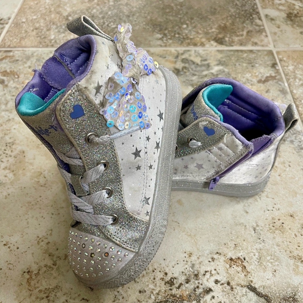 SKECHERS Twinkle Toes: Shuffle Lite - Miss Twinkle Bow shoe Size 10c